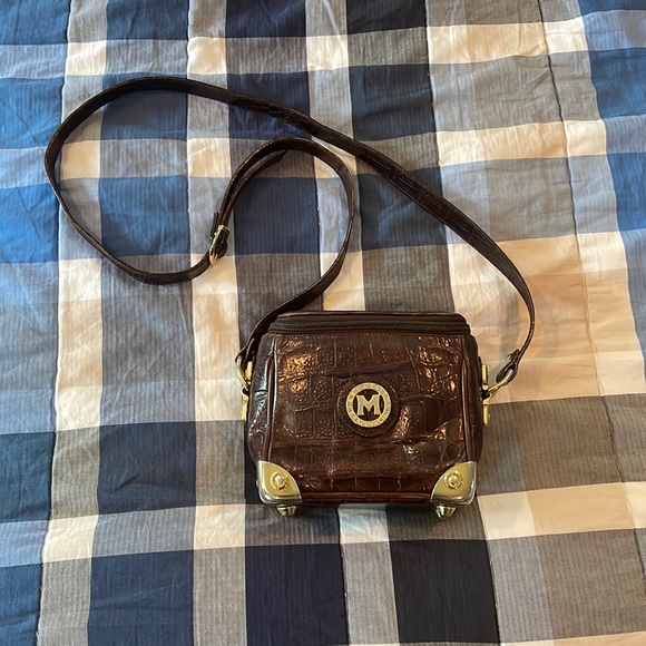 Metrocity Leather Purse - Picture 1 of 5